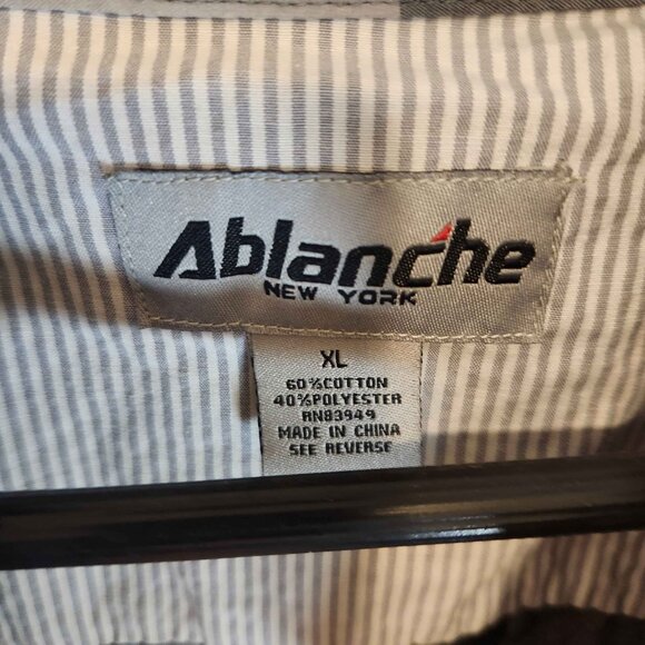 Ablanche Button Up - Picture 2 of 3